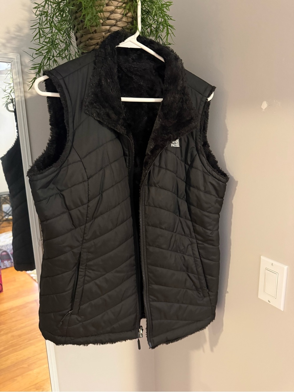 The North Face Women's Black Quilted Faux-Fur Lined Vest
